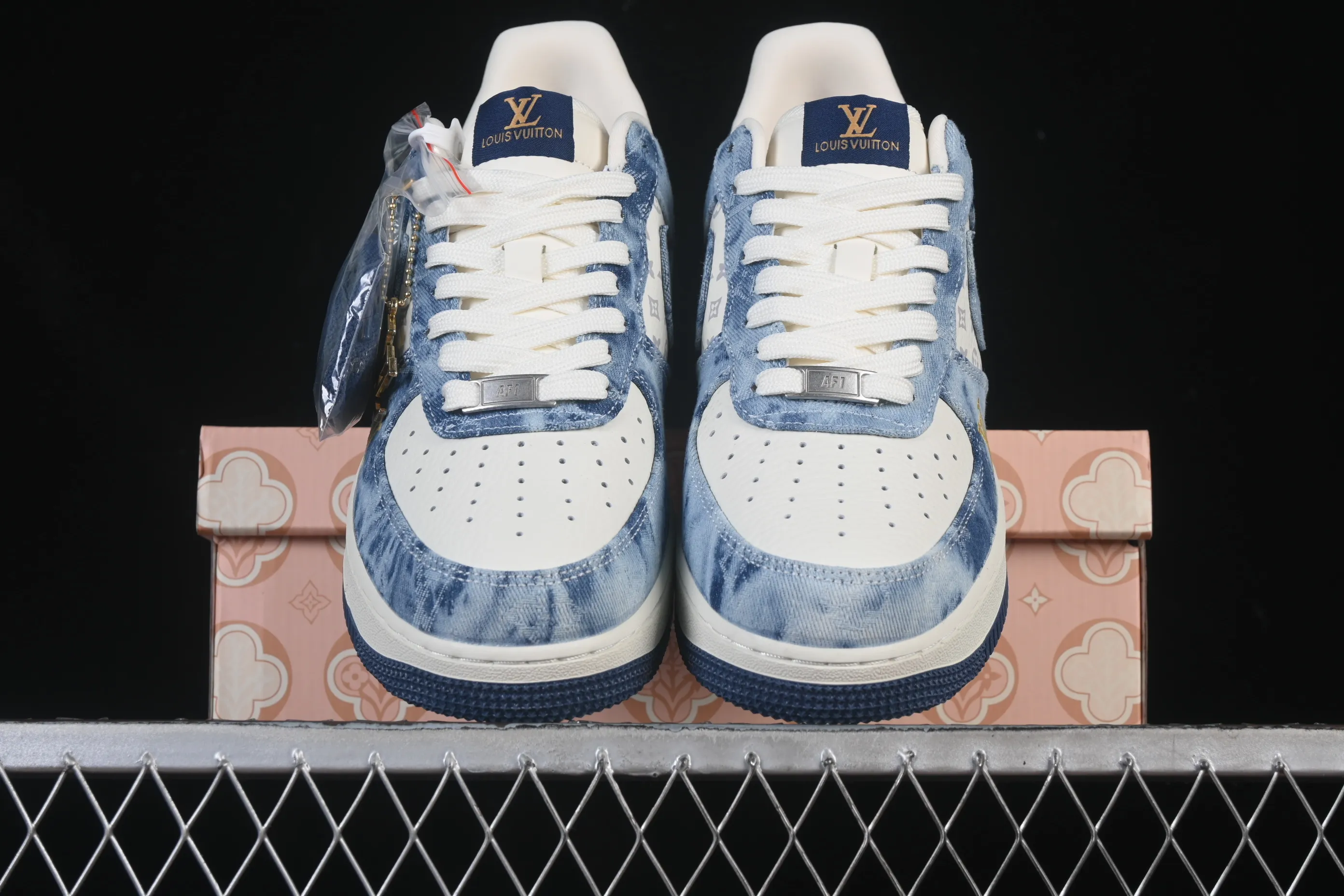 All categories Nk Air Force 1 Air Force series Nk Air Force 1 Low Air Force low-top Nike Air Force 1'07 Low LV joint denim blue Air Force 1 low-top casual sneakers YF9511-818